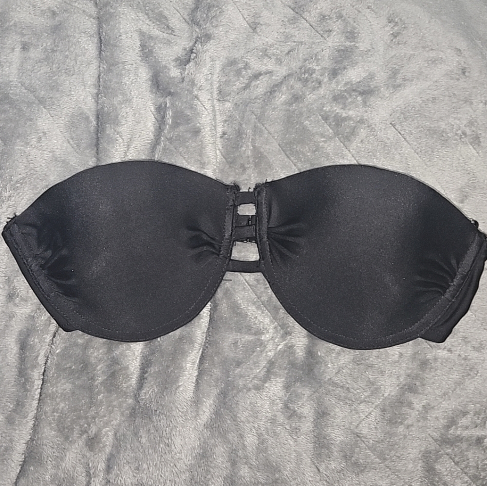 NWOT Seductions Black Bikini Top